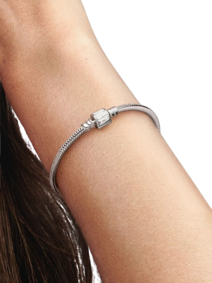 Pulsera Pandora Moments Cadena de Serpiente Cierre de Logo Marvel