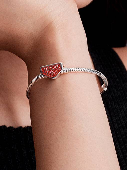 Pulsera Pandora Moments Cadena de Serpiente con Cierre de Stranger Things