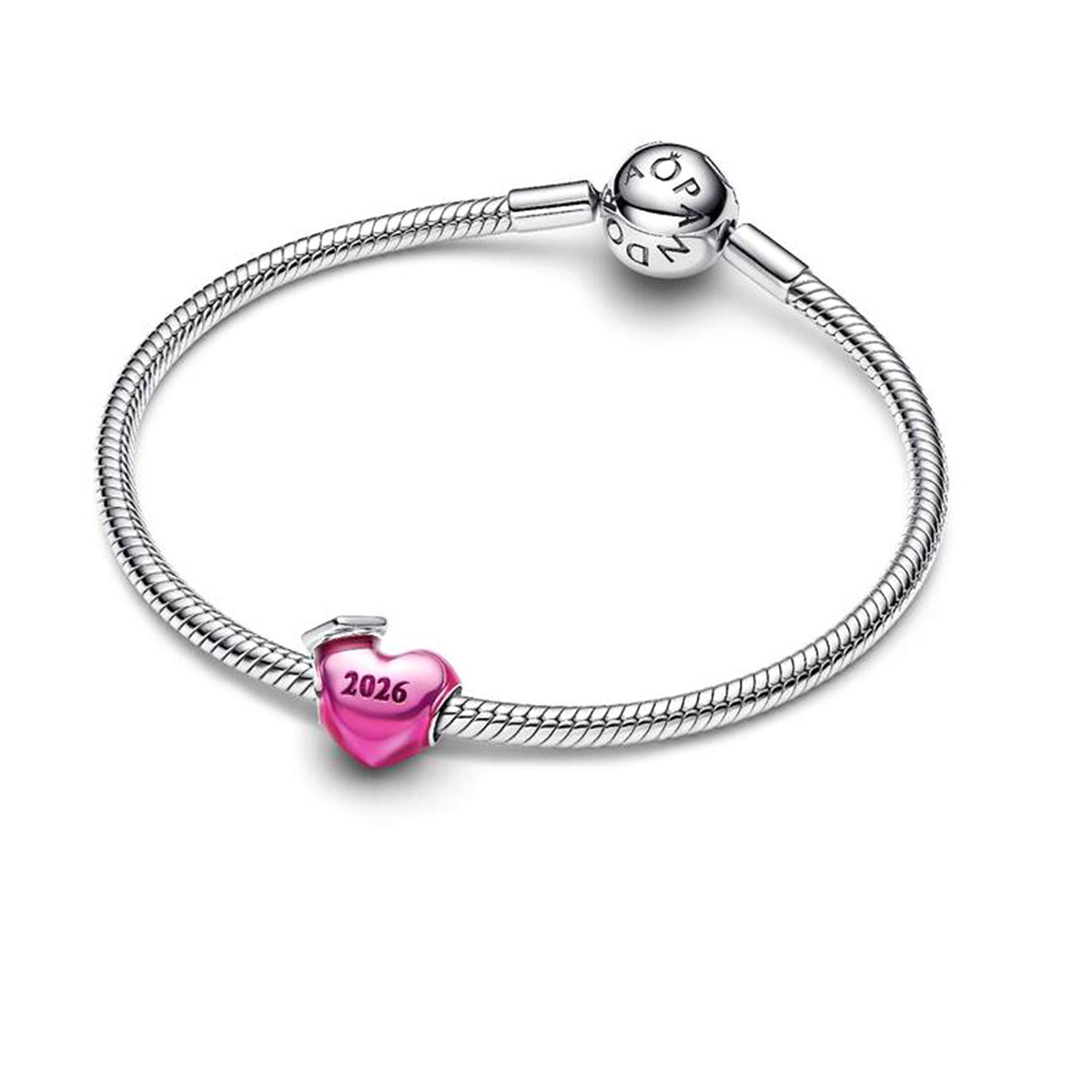 Charm Graduación 2026 Corazón Rosa en pulsera