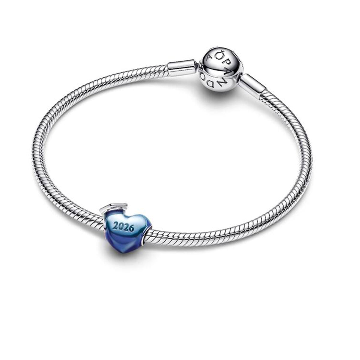 Charm Graduación 2026 Corazón Azul en pulsera