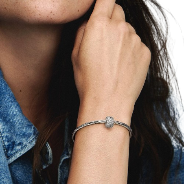 Charm Triple Fila Brillante en Pavé