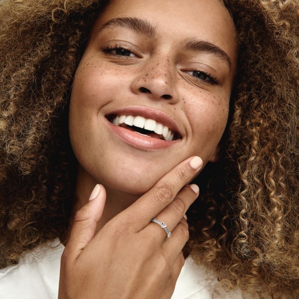Anillo Corazones Radiantes Brillantes