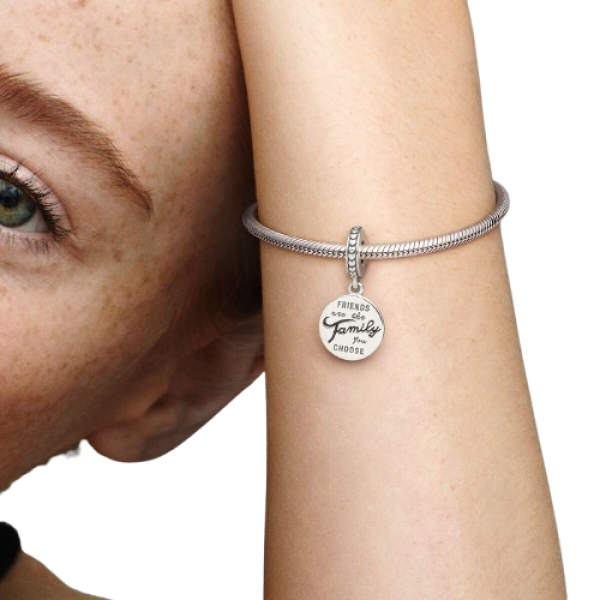 Charm colgante en plata de ley Los Amigos Son Familia